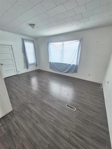 203 2Nd Street Nw, Minnedosa, MB - Indoor Photo Showing Other Room