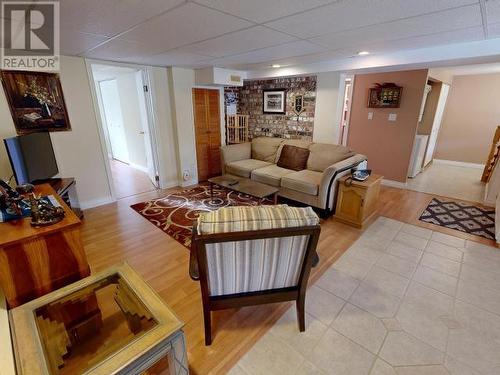 5406 Manson Ave, Powell River, BC - Indoor