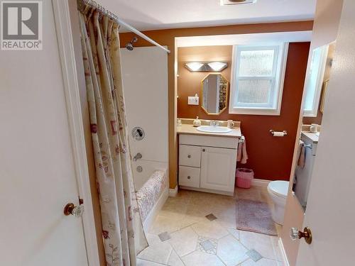 5406 Manson Ave, Powell River, BC - Indoor Photo Showing Bathroom