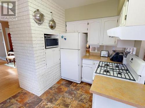 5406 Manson Ave, Powell River, BC - Indoor Photo Showing Kitchen