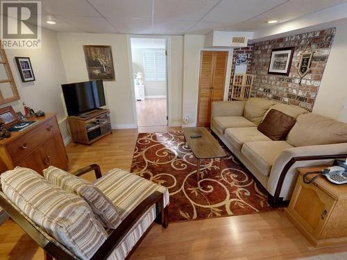 5406 Manson Ave, Powell River, BC - Indoor Photo Showing Living Room