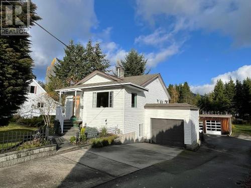 5406 Manson Ave, Powell River, BC - Outdoor