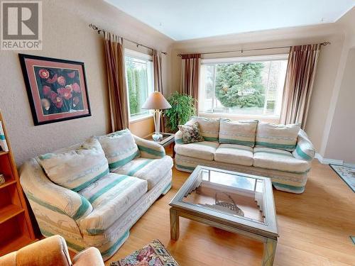 5406 Manson Ave, Powell River, BC - Indoor Photo Showing Living Room