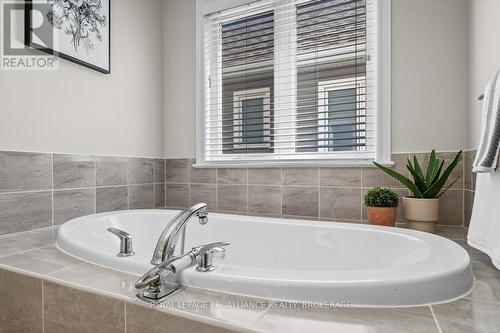 1203 Ashford Place, Kingston (East Gardiners Rd), ON - Indoor Photo Showing Bathroom