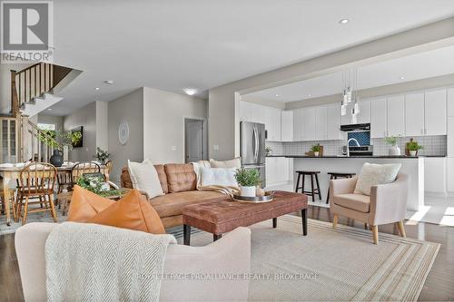 1203 Ashford Place, Kingston (East Gardiners Rd), ON - Indoor Photo Showing Living Room