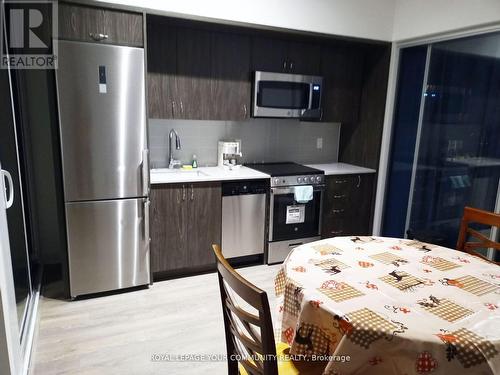 408 - 1 Cardiff Road W, Toronto, ON - Indoor Photo Showing Kitchen With Stainless Steel Kitchen