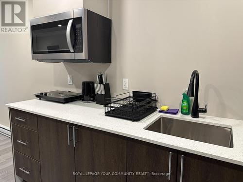 201 - 152 High Street, Georgina, ON - Indoor Photo Showing Kitchen