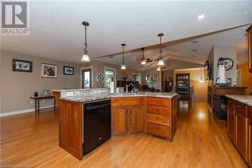 217890 Concession 3 Road, Georgian Bluffs, ON - Indoor Photo Showing Kitchen