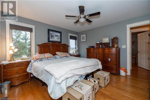 217890 Concession 3 Road, Georgian Bluffs, ON - Indoor Photo Showing Bedroom