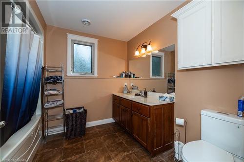 217890 Concession 3 Road, Georgian Bluffs, ON - Indoor Photo Showing Bathroom