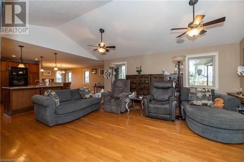 217890 Concession 3 Road, Georgian Bluffs, ON - Indoor Photo Showing Living Room