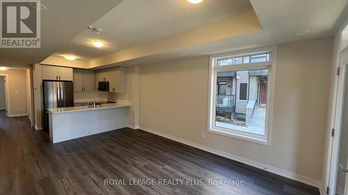 121 - 1569 Rose Way, Milton, ON - Indoor Photo Showing Kitchen