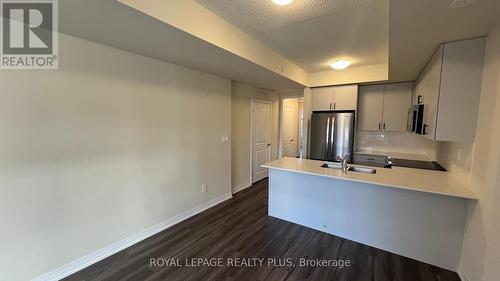 121 - 1569 Rose Way, Milton, ON - Indoor Photo Showing Kitchen