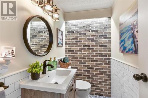 36 Wall Street, Brockville, ON - Indoor Photo Showing Bathroom