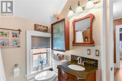 36 Wall Street, Brockville, ON - Indoor Photo Showing Bathroom