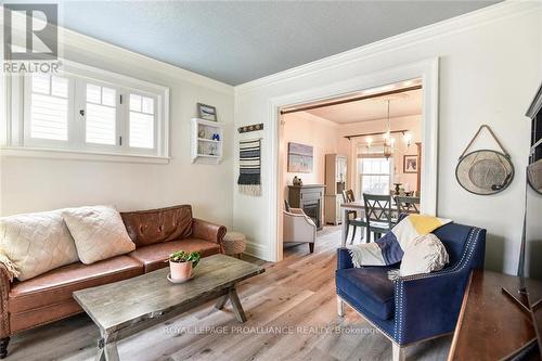 36 Wall Street, Brockville, ON - Indoor Photo Showing Living Room