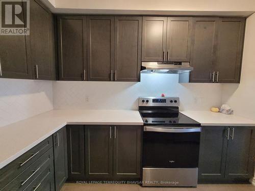 10 Stonehill Avenue, Kitchener, ON - Indoor Photo Showing Kitchen