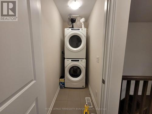 10 Stonehill Avenue, Kitchener, ON - Indoor Photo Showing Laundry Room