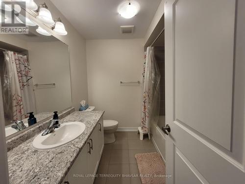 10 Stonehill Avenue, Kitchener, ON - Indoor Photo Showing Bathroom