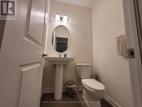 10 Stonehill Avenue, Kitchener, ON - Indoor Photo Showing Bathroom