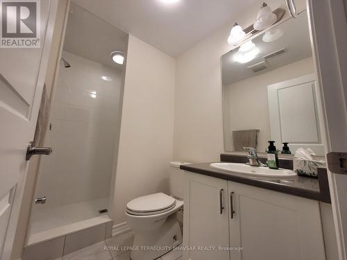 10 Stonehill Avenue, Kitchener, ON - Indoor Photo Showing Bathroom