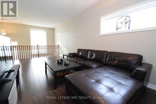 3 Cozocar Crescent, St. Catharines (462 - Rykert/Vansickle), ON - Indoor Photo Showing Living Room