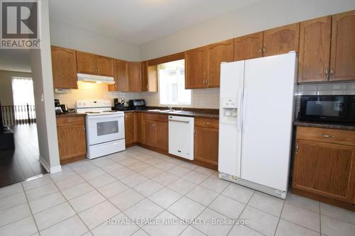 3 Cozocar Crescent, St. Catharines (462 - Rykert/Vansickle), ON - Indoor Photo Showing Kitchen