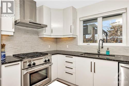 1245 Cheverton Avenue, Ottawa, ON - Indoor Photo Showing Kitchen With Upgraded Kitchen