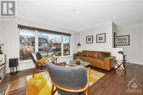 1245 Cheverton Avenue, Ottawa, ON - Indoor Photo Showing Living Room