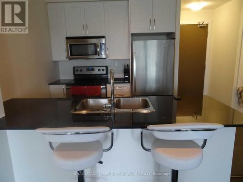 907 - 4065 Brickstone Mews, Mississauga, ON - Indoor Photo Showing Kitchen With Double Sink