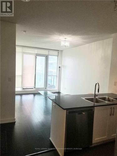 907 - 4065 Brickstone Mews, Mississauga, ON - Indoor Photo Showing Kitchen With Double Sink