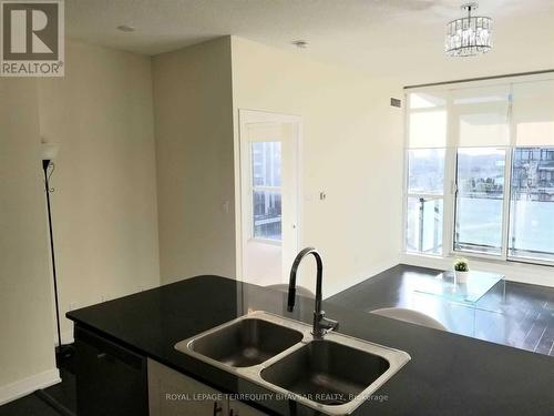 907 - 4065 Brickstone Mews, Mississauga, ON - Indoor Photo Showing Kitchen With Double Sink