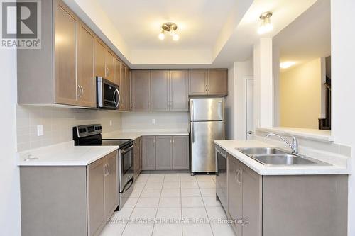 10 - 7 Lakelawn Road, Grimsby, ON - Indoor Photo Showing Kitchen With Double Sink