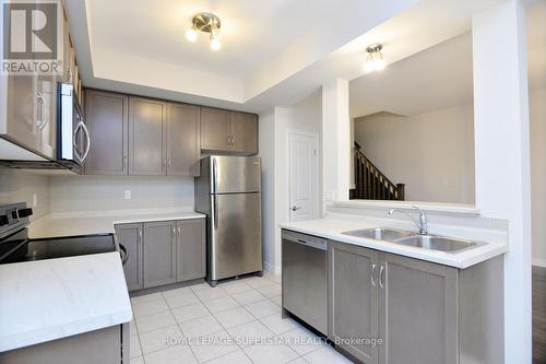 10 - 7 Lakelawn Road, Grimsby, ON - Indoor Photo Showing Kitchen With Double Sink