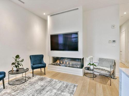 Living room - 1501-1900 Rue Émile-Martineau, Laval (Laval-Des-Rapides), QC - Indoor Photo Showing Living Room With Fireplace