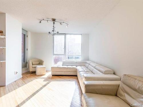 Salon - 603-88 Rue Charlotte, Montréal (Ville-Marie), QC - Indoor Photo Showing Living Room