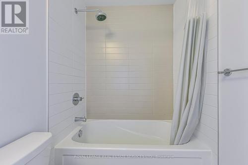 2315 - 4055 Parkside Village Drive, Mississauga, ON - Indoor Photo Showing Bathroom