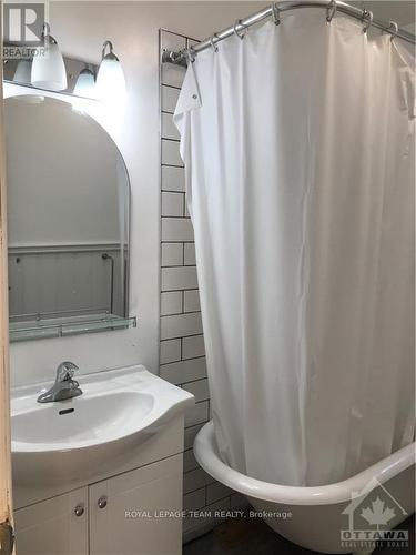 181 Glen Avenue, Ottawa, ON - Indoor Photo Showing Bathroom