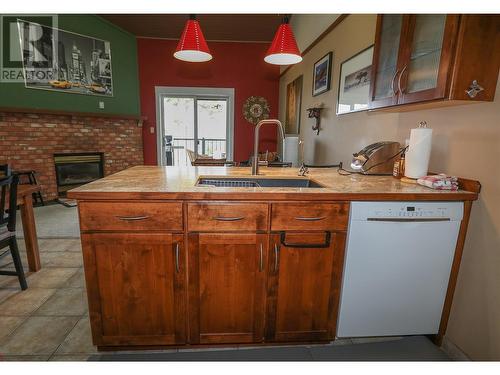 880 Northstar Drive Unit# 829, Kimberley, BC - Indoor Photo Showing Kitchen With Double Sink