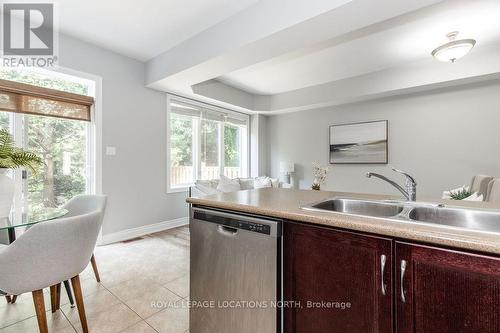 21 Covington Blue Crescent, Wasaga Beach, ON - Indoor Photo Showing Kitchen With Double Sink