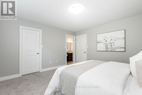 21 Covington Blue Crescent, Wasaga Beach, ON - Indoor Photo Showing Bedroom