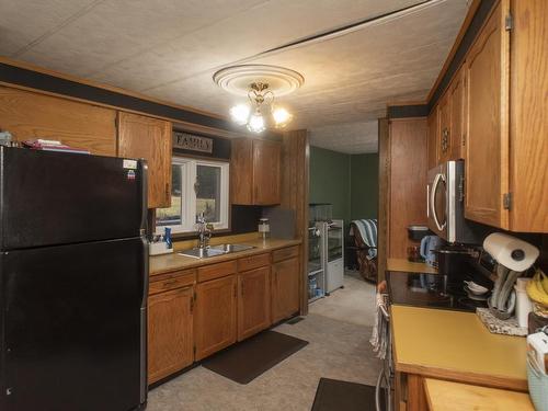 35 Wiljala Road, Conmee Township, ON - Indoor Photo Showing Kitchen With Double Sink