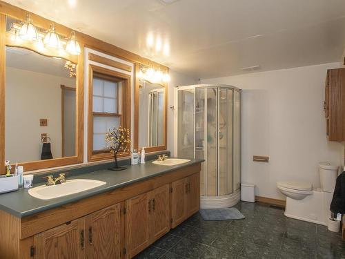 35 Wiljala Road, Conmee Township, ON - Indoor Photo Showing Bathroom