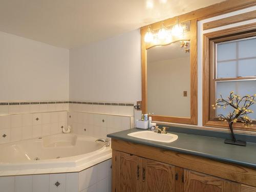 35 Wiljala Road, Conmee Township, ON - Indoor Photo Showing Bathroom