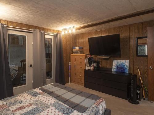 35 Wiljala Road, Conmee Township, ON - Indoor Photo Showing Bedroom