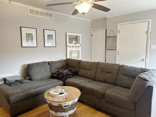 935 Armit Avenue North, Fort Frances, ON - Indoor Photo Showing Living Room