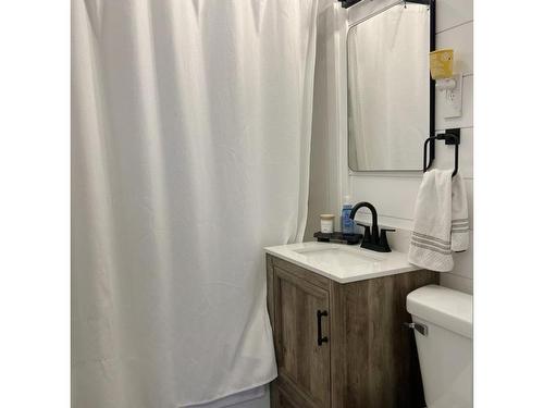 935 Armit Avenue North, Fort Frances, ON - Indoor Photo Showing Bathroom