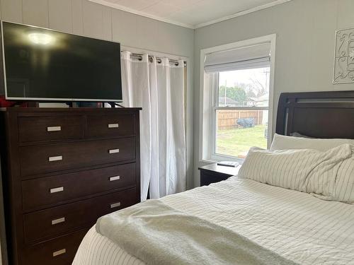 935 Armit Avenue North, Fort Frances, ON - Indoor Photo Showing Bedroom