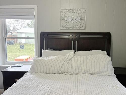 935 Armit Avenue North, Fort Frances, ON - Indoor Photo Showing Bedroom