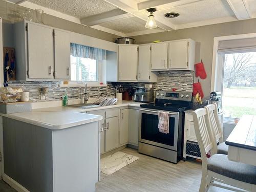 935 Armit Avenue North, Fort Frances, ON - Indoor Photo Showing Kitchen